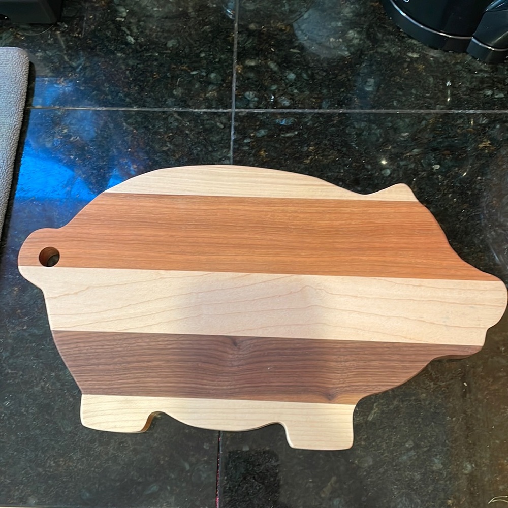 Amana Wood Pig Cutting Board